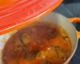 Foto del paso 3 de la receta: Bacalao en salsa de tomate con acelgas y crujiente de jamón