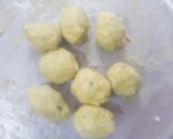 A picture of step 3 of Raw banana peanut kofta curry.