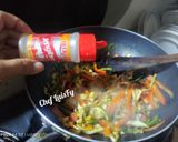 Foto del paso 8 de la receta: Repollo salteado con huevo y salchichas... LuisFy