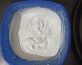 A picture of step 3 of Easy-Microwave cupcakes.