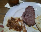 Foto del paso 3 de la receta: Salchicha criolla y churrasco de cuadril a la chapa