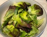Foto langkah ke 2 dari resep Cheesy Green Salad with Walnut.