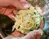 Hình bước làm 3 của món Bánh khoai tây, đậu, rau cải thìa nhân phô mai