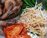 A picture of step 2 of Korean Seafood Pancakes (Bánh xèo Hàn Quốc).