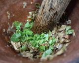 A picture of step 5 of Shitake Chilli Paste / Nam Prik Hed.