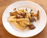 A picture of step 3 of Sautéed King Oyster Mushrooms with Garlic.