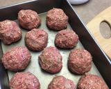 A picture of step 5 of Italian Meatballs.