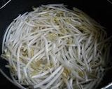 A picture of step 1 of Umami-Rich Mozuku Seaweed and Bean Sprout Namul.