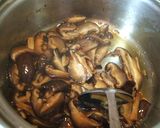 A picture of step 5 of Fresh Shiitake Mushroom Tsukudani.