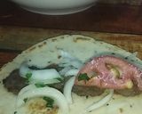 صورة لخطوة 3 من وصفة ساندويتش شاورما دونر تركي باللحمه المفرومه والخبز البيتي 🌮