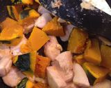 A picture of step 4 of Kabocha Squash and Chicken Breast Curry.