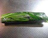 A picture of step 5 of Komatsuna and Spinach Steamed in the Microwave.