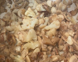 Foto del paso 2 de la receta: Potaje de garbanzos con setas y coliflor