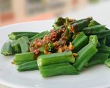 A picture of step 3 of Okra In Garlic Soy Sauce.