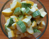 Foto del paso 1 de la receta: Bisteces de puerco con calabacitas, fácil y rápida