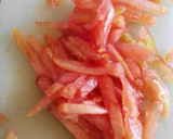 Foto del paso 3 de la receta: Ensalada de lombarda, tomate, calabacín con vinagreta de mostaza