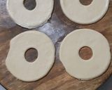 A picture of step 3 of Stuffed fruit donuts.