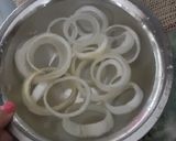 Foto del paso 1 de la receta: Aros de cebollas rellenos de queso