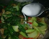 Foto langkah ke 3 dari resep Tumis Pokcoy Baso.