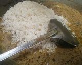 Foto langkah ke 5 dari resep Nasi Kebuli dengan bumbu instan.
