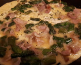 Foto del paso 3 de la receta: Tostada con tortilla de espárragos y bacon