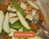 A picture of step 4 of Meen manga curry or raw mango fish curry.