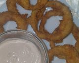 A picture of step 5 of Crispy Onion Rings with Creamy Sauce.