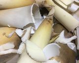 竹筍炒蒜頭（不是肉絲）Fried Bamboo Shoots with Garlic的食譜步驟2照片