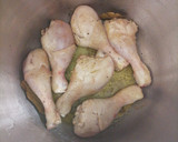 Foto del paso 2 de la receta: Muslos de pollo en salsa en la olla express