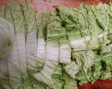Foto langkah ke 1 dari resep Sayur Bening Sawi Putih dengan Jagung Manis.