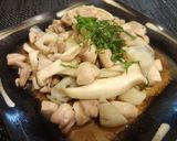 A picture of step 7 of Chicken Thigh and King Oyster Mushroom Butter Ponzu Stir-fry.