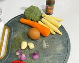 Foto langkah ke 1 dari resep Tumis Brokoli Wortel Telur.
