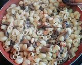 Foto del paso 4 de la receta: Pasta con setas, langostinos y surimi