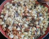 Foto del paso 4 de la receta: Pasta con setas, langostinos y surimi