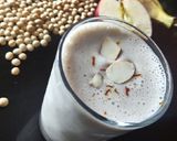A picture of step 5 of Apple banana soya shake.