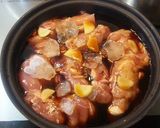 A picture of step 1 of Simple Chicken Simmered in Soy Sauce.