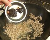 A picture of step 2 of Sichuan-style Fried Rice.