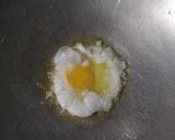 Foto langkah ke 1 dari resep Telur Ceplok Saus Pedas Manis.