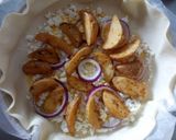 A picture of step 2 of Potato wedges and feta pie.