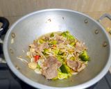 Foto langkah ke 3 dari resep Ca Brokoli Kecambah dengan Beef Short Plate.