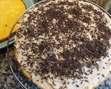 Foto del paso 5 de la receta: Bizcocho de castaña, relleno y con cubierta de chocolate blanco