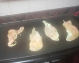 Foto del paso 5 de la receta: Pechuga de pollo adobada al ajillo a la plancha con menestra de verduras y papas cocidas