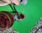 Foto del paso 8 de la receta Huevos de chocolate con naranja, Almendras y mermelada de fresa