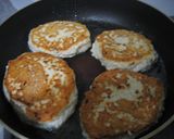 A picture of step 3 of Chicken and Tofu Burgers with Mushroom Ankake Sauce.
