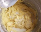 A picture of step 5 of Glacé cherry muffins.