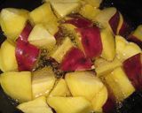 A picture of step 2 of Honey Flavored Daigaku-imo (Deep-Fried & Caramelized Sweet Potatoes).