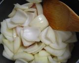 A picture of step 3 of Potato and Bacon Milk Stew.