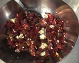 Une image de l'étape 7 de Salade de betteraves aux tomates, bleu d'Auvergne et herbes sauce balsamique.