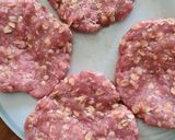 Foto del paso 3 de la receta: Hamburguesa de cerdo como si fuera un bocadillo cubano