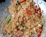 รูปขั้นตอนการทำที่ 4 ของ ข้าวผัดพริกแหนมไก่